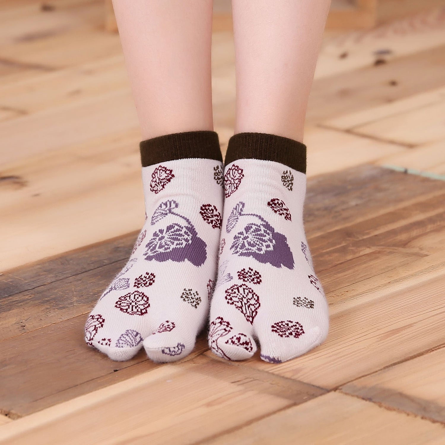 beige floral socks for women