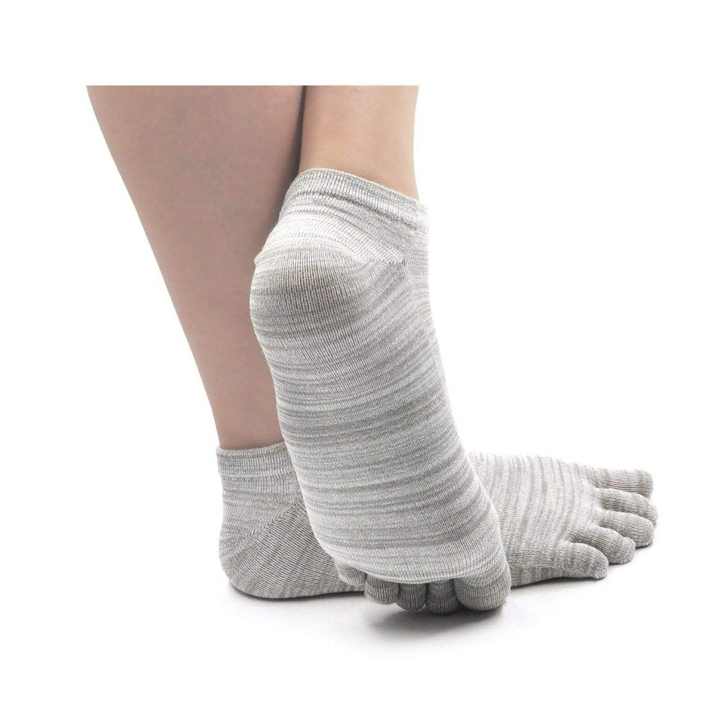 white ankle socks for men